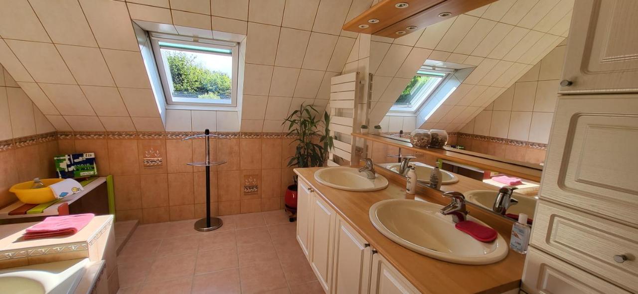 Grande chambre SDB privée avec balcon Lannion Exterior foto